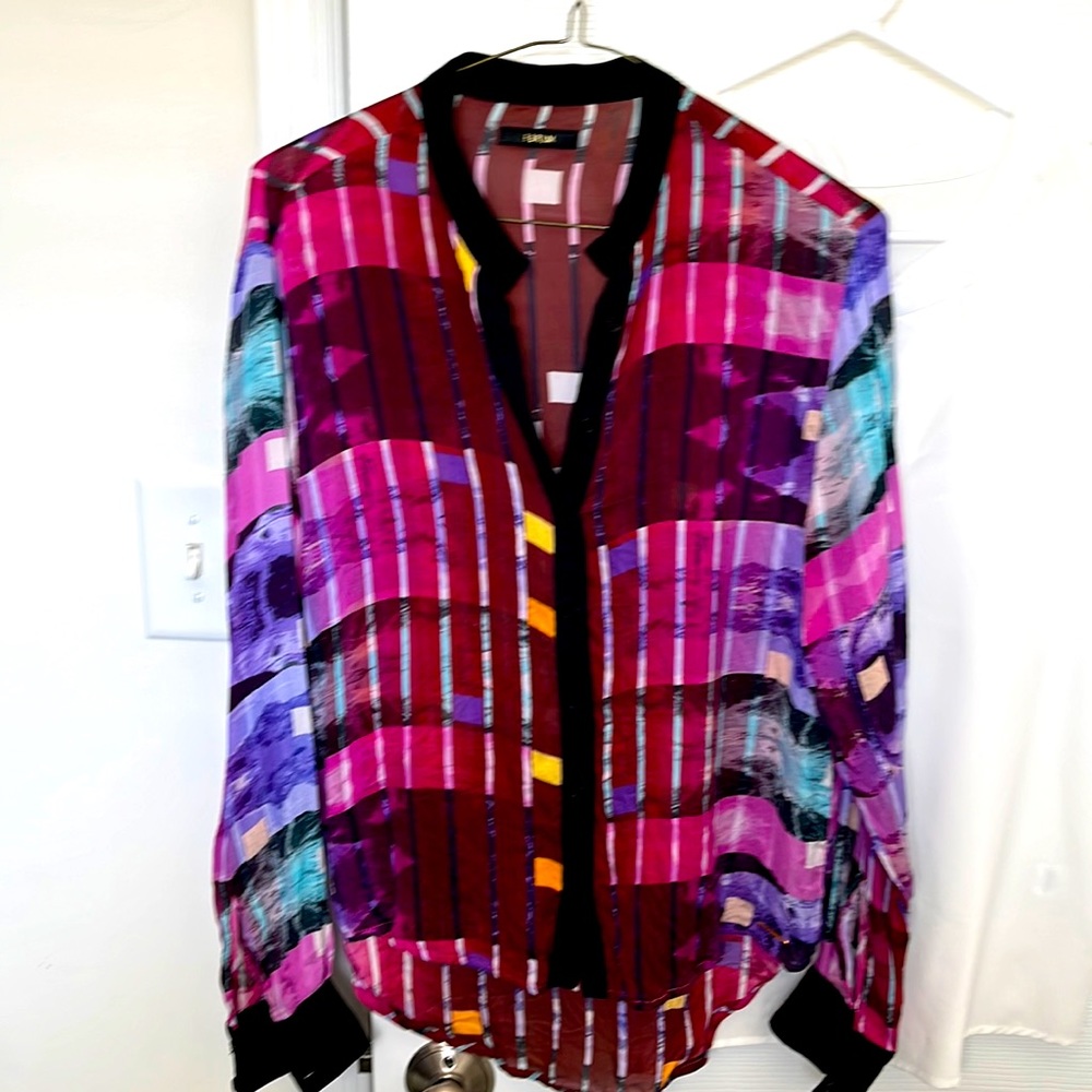 Colorful blouse by Forum, a high fashion Brazilian clothing store.
